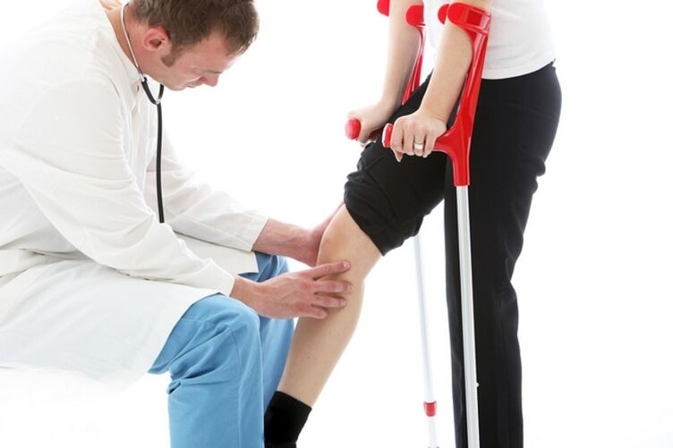 Knee inspection of a patient with knee joint arthrosis
